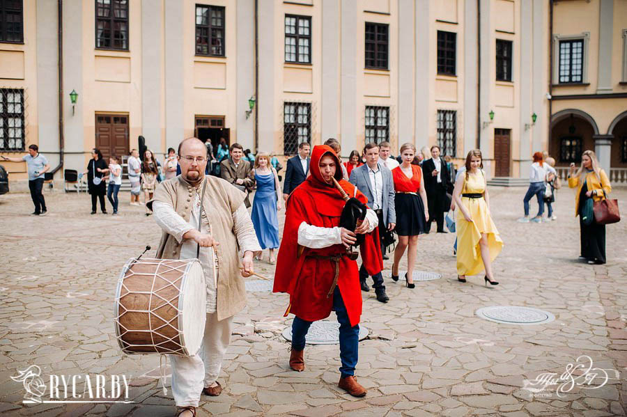 музыканты на средневековой свадьбе
